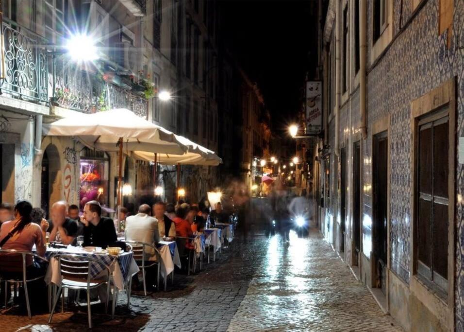 Sj2dee Heart Of Baixa New Air Conditioning Spacious 2 Apts 4br2ba Apartment *