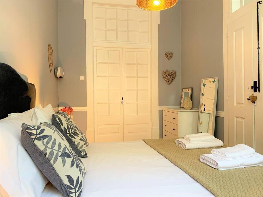 Sj2dee Heart Of Baixa New Air Conditioning Spacious 2 Apts 4br2ba Apartment *