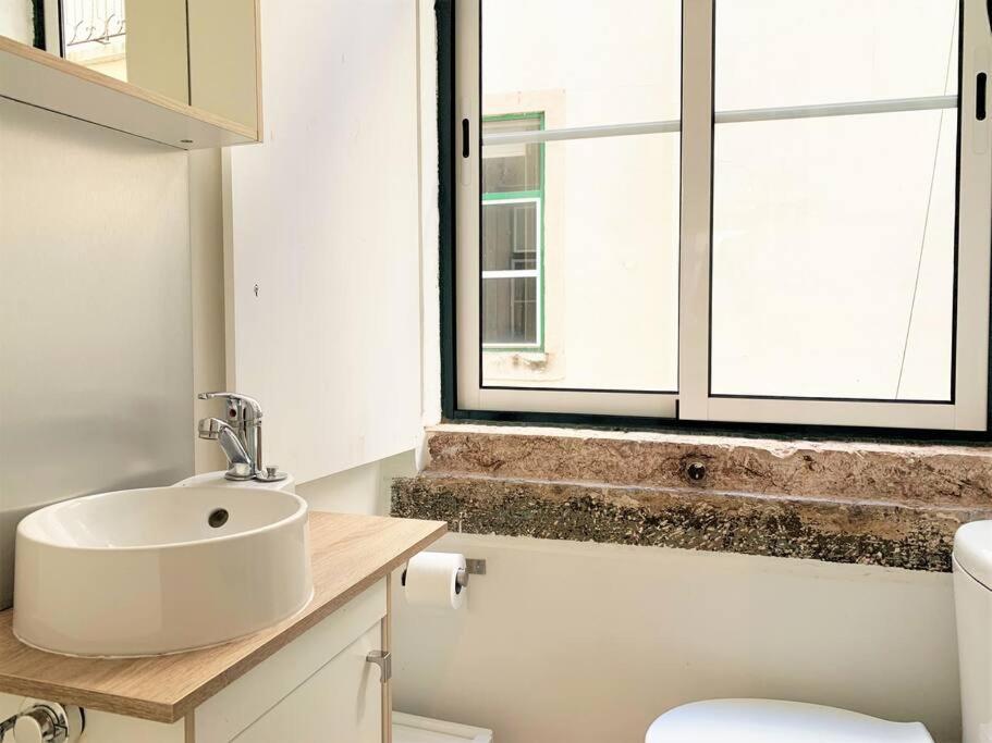 Apartment Sj2dee Heart Of Baixa New Air Conditioning Spacious 2 Apts 4br2ba *