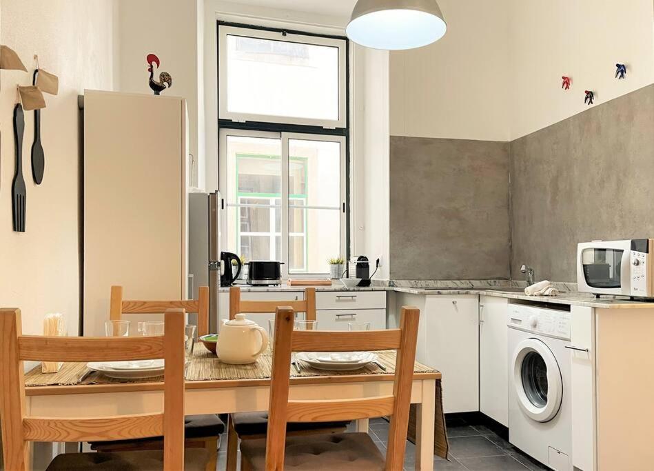 Apartment Sj2dee Heart Of Baixa New Air Conditioning Spacious 2 Apts 4br2ba *