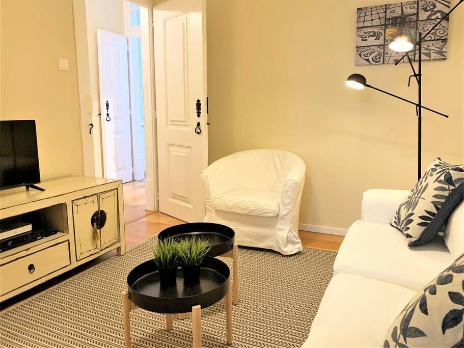 Sj2dee Heart Of Baixa New Air Conditioning Spacious 2 Apts 4br2ba Appartement Lissabon